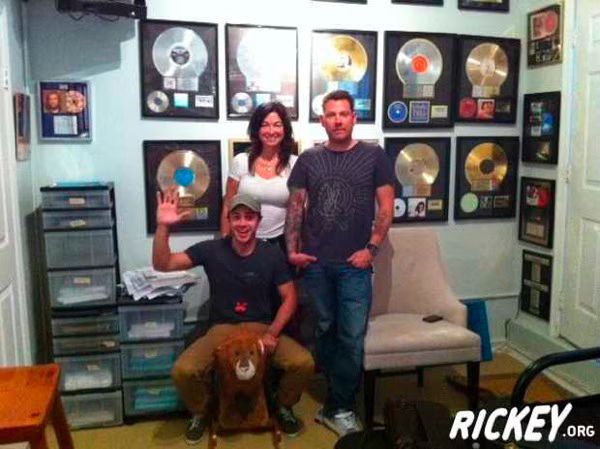 Kris Allen working with Mike Krompass.jpg Kris Allen working with Mike Krompass