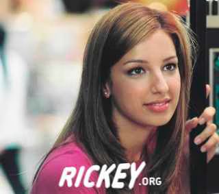 Vanessa Lengies joins Glee.jpg Vanessa Lengies joins Glee