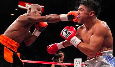 Floyd Mayweather KOs Victor Ortiz in fourth round