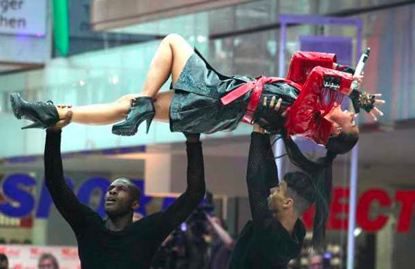 Nicole Scherzinger performs at shopping mall opening.jpg Nicole Scherzinger performs at shopping mall opening