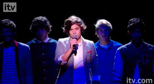 One Direction  What Makes You Beautiful  Live on Red or Black