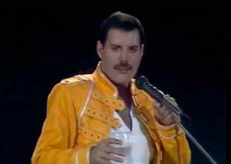 Freddie Mercury vs Crowd