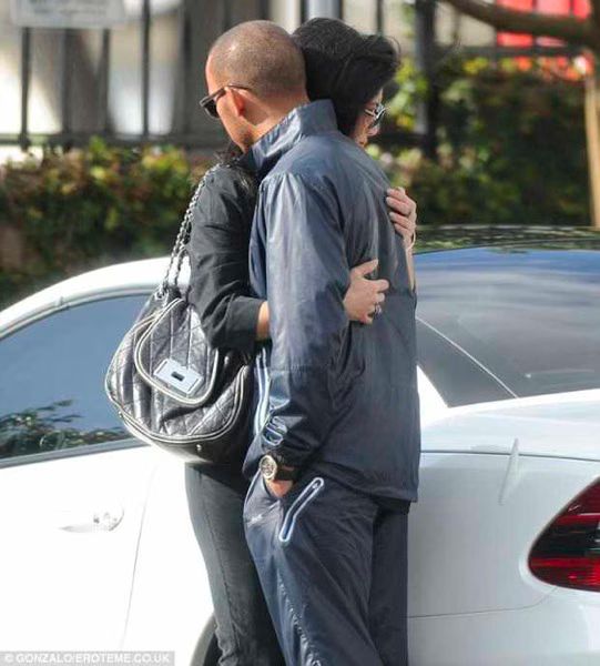 Lewis Hamilton and Nicole Scherzinger  Cold Embrace in LA 01 2011 11 22