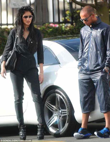 Lewis Hamilton and Nicole Scherzinger  Cold Embrace in LA 02 2011 11 22