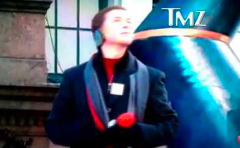 Scotty McCreery Lip Sync Fail at Macy s Thanksgiving Parade