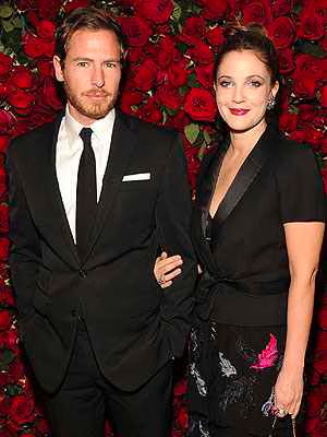 Drew Barrymore is engaged Will Kopelman.jpg Drew Barrymore is engaged Will Kopelman