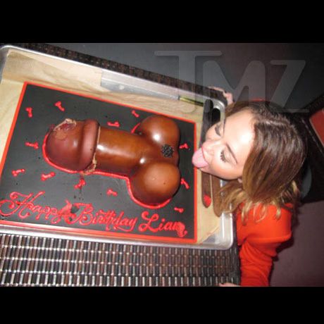 Miley Cyrus Penis Birthday Cake 03-2012-01-25.jpg Miley Cyrus Penis Birthday Cake 03 2012 01 25
