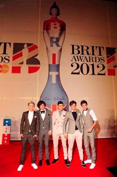 One Direction at Brit Awards 2012 Red Carpet 01 2012 02 21