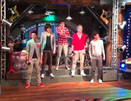 One Direction perform on iCarly  Video