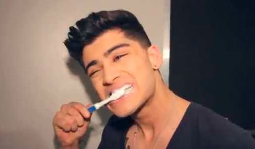 Zayn Malik Brusing Teeth