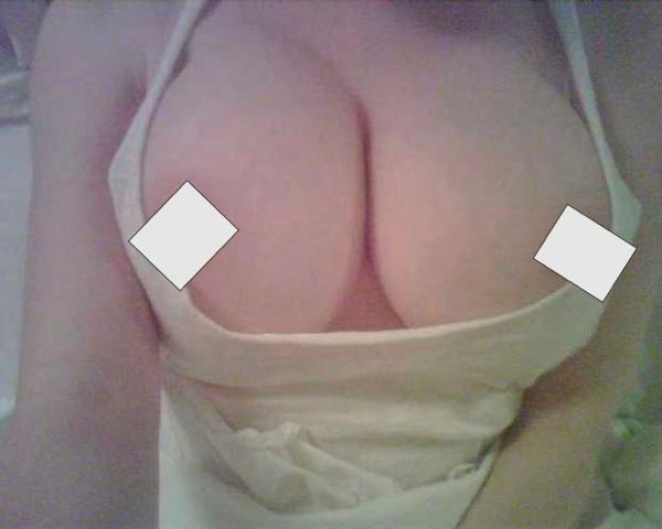 Christina Hendricks  Cellphone Pictures Leak 01 2012 03 04