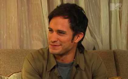 Gael Garcia Bernal - Twittervention - Video.jpg Gael Garcia Bernal Twittervention Video