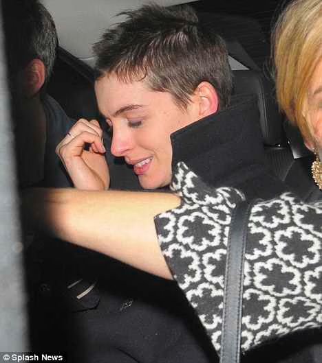 Anne Hathaway has short hair for Les Miserables