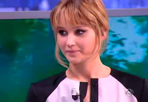 Jennifer Lawrence bow skill demonstration on Spanish TV