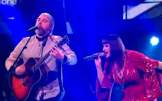 Matt and Sueleen - Go Your Own Way - The Voice UK - Live Show 1.avif Matt and Sueleen Go Your Own Way The Voice UK Live Show 1