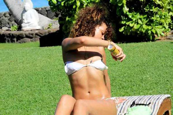 Rihanna Nip Slip Hawaii Pictures 02 2012 04 17