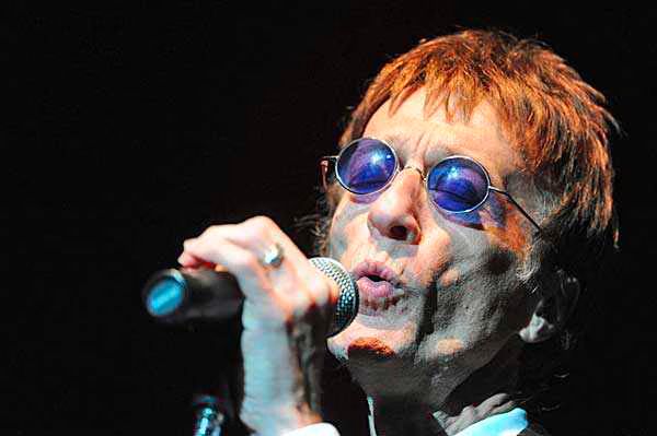 Robin Gibb in a coma.jpg Robin Gibb in a coma