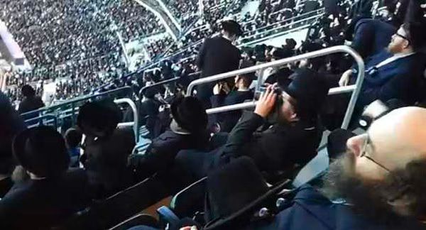 40K Orthodox Jews - Anti-Internet Rally at Citi Field - Video.jpg 40K Orthodox Jews Anti Internet Rally at Citi Field Video