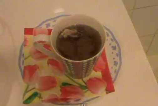 How to Correctly Add Milk to Your Tea