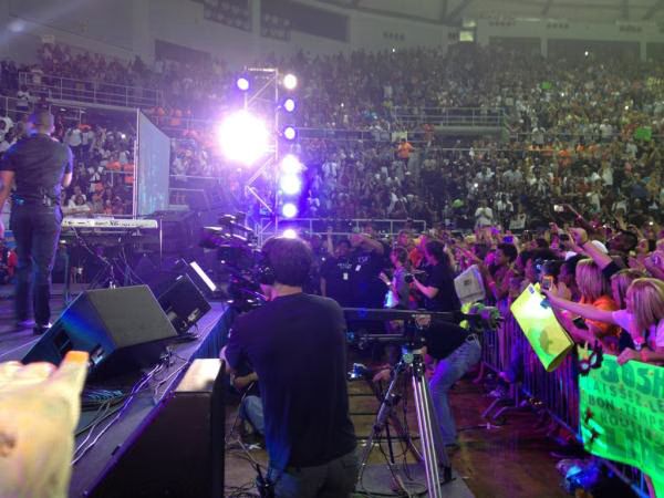 Joshua Ledet Performs for Homecoming