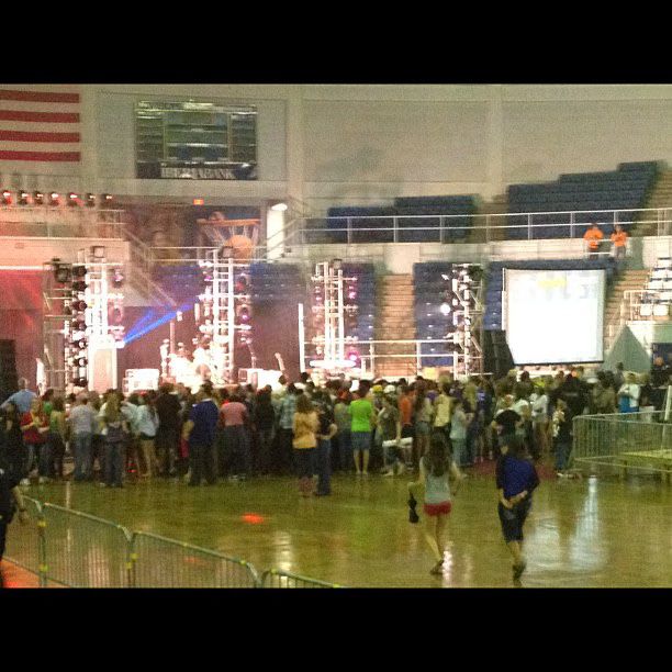 Joshua Ledet Performs for Homecoming