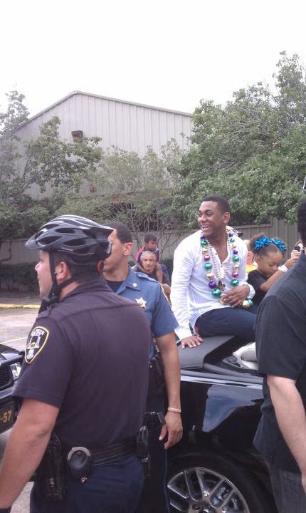 Joshua Ledet Arrives for Homecoming