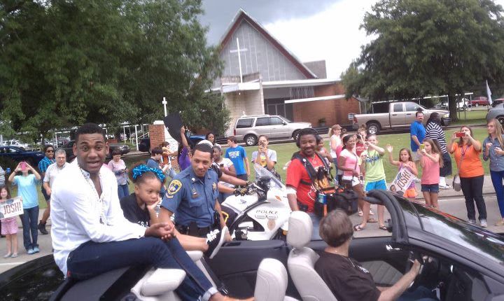 Joshua Ledet Arrives for Homecoming