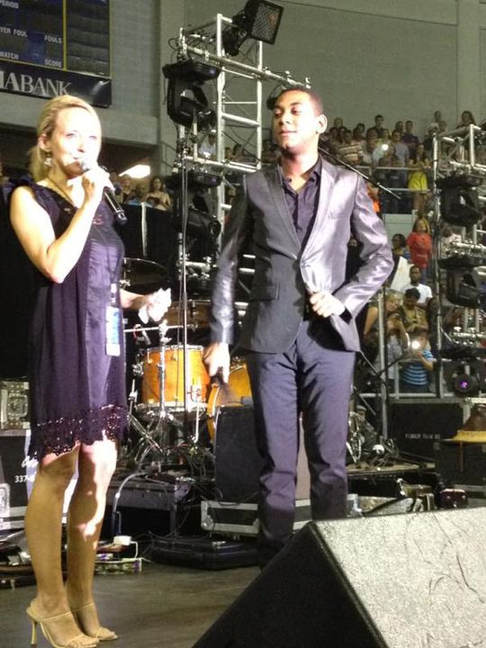 Joshua Ledet Performs for Homecoming