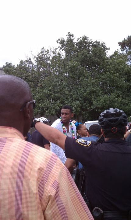 Joshua Ledet Arrives for Homecoming