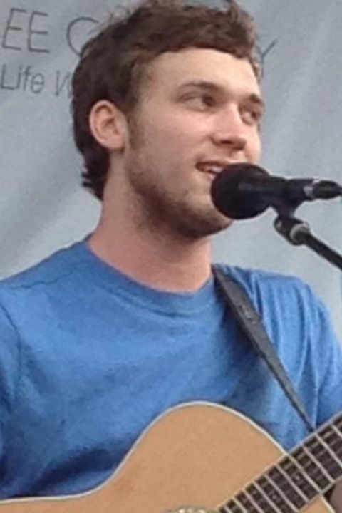 Phillip Phillips Performs at Homecoming