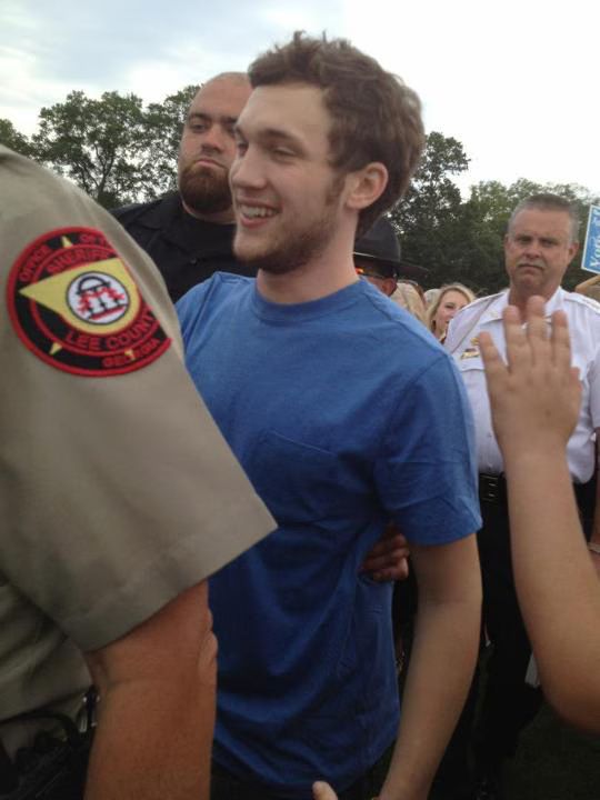 Phillip Phillips Arrives for Homecoming