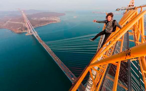 Russian Teenagers Climb Russky Island Bridge - Video.jpg Russian Teenagers Climb Russky Island Bridge Video