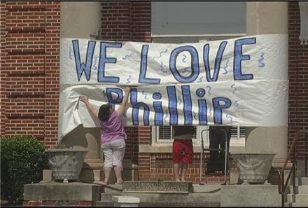 Phillip Phillip Arrives for Homecoming