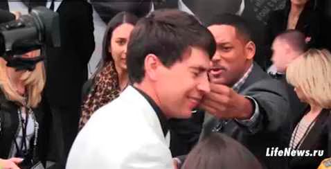 Will Smith slaps reporter who tried to kiss him on the lips  Video