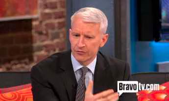 Anderson Cooper sat next to Johnny Weir on a plane - Video.jpg Anderson Cooper sat next to Johnny Weir on a plane Video