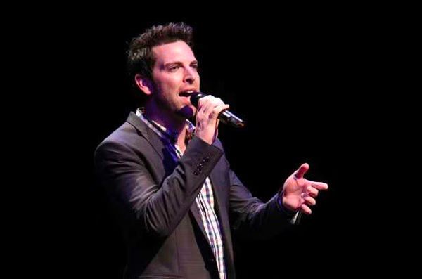 Chris Mann signs with Universal Republic s Faircraft Records