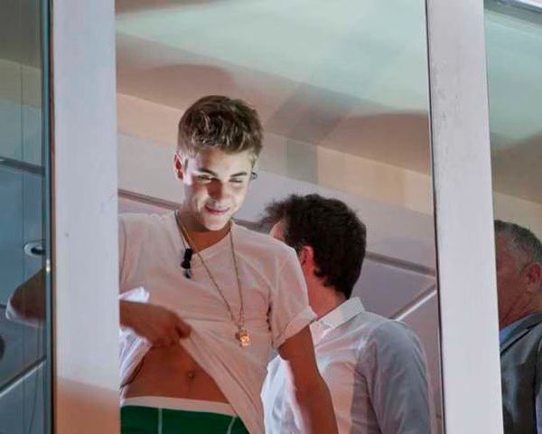 Justin Bieber  Green Underwear  Photos 01 2012 06 05