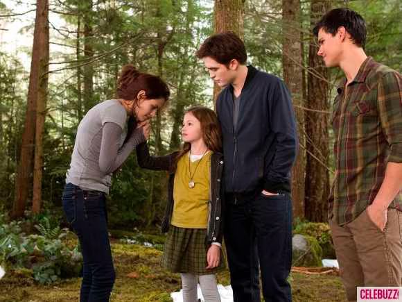 Taylor Lautner with Renesmee - Photos 01-2012-06-22.jpg Taylor Lautner with Renesmee Photos 01 2012 06 22