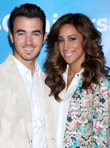 Kevin Jonas and wife under pressure to have kids