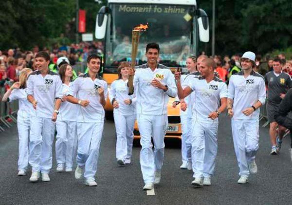 The Wanted carry Olympic Torch  Photo