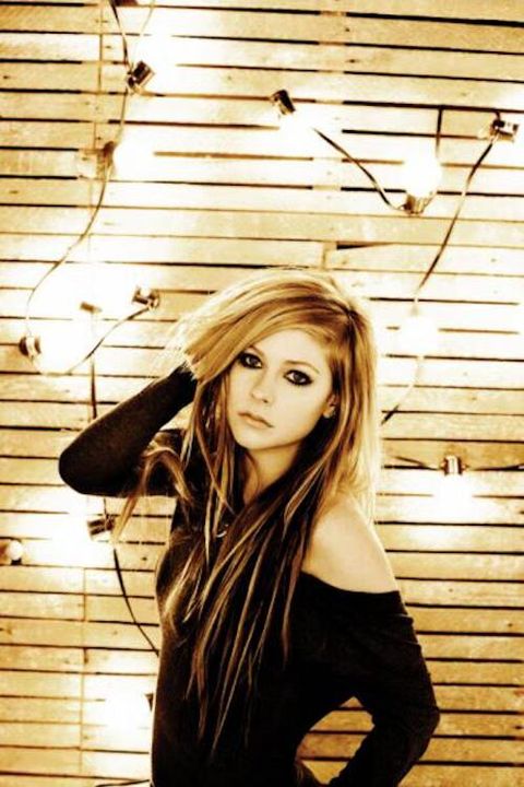Avril Lavigne & Nickleback's Chad Kroeger Annouce Engagement