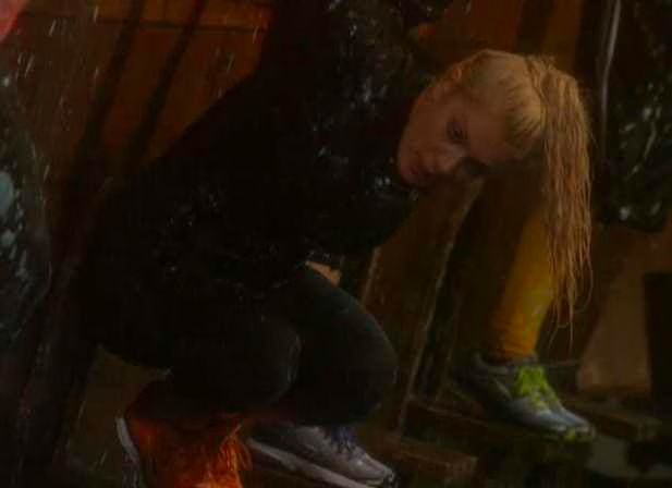 Janelle Struggling HOH Competition
