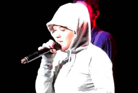Kelly Clarkson  Lose Yourself  Video