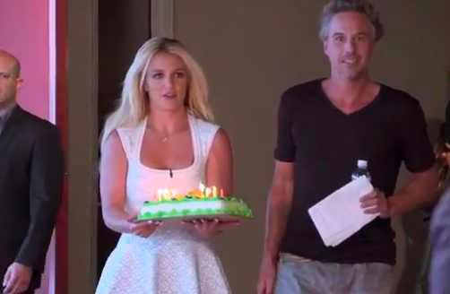 Britney Spears sings  Happy Birthday to L A Reid  Video 01 2012 09 20