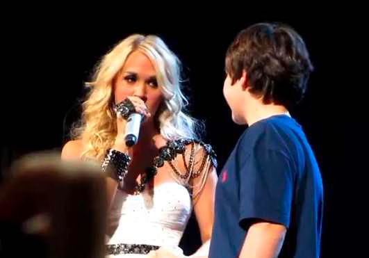 Carrie Underwood gives fan his first kiss - Video