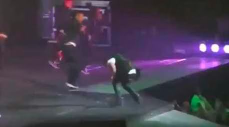 Justin Bieber Throws Up on Stage  Video