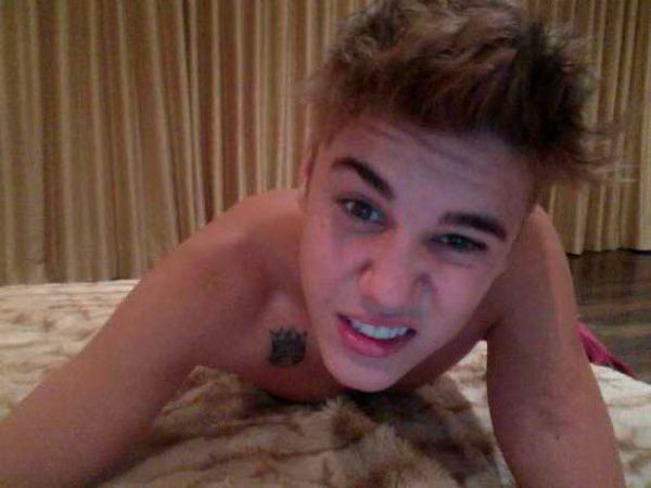 Justin Bieber shows off new crown tattoo - Photo.jpg Justin Bieber shows off new crown tattoo Photo
