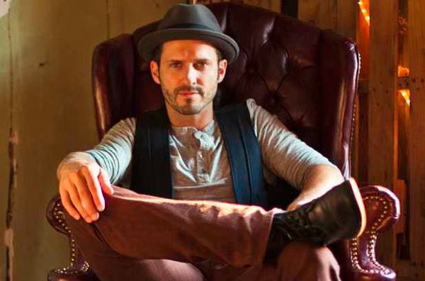 Tony Lucca signs with Adam Levine s 222 Records