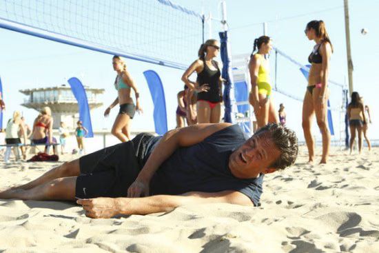 Ryan (Matthew Perry) throws out his back
