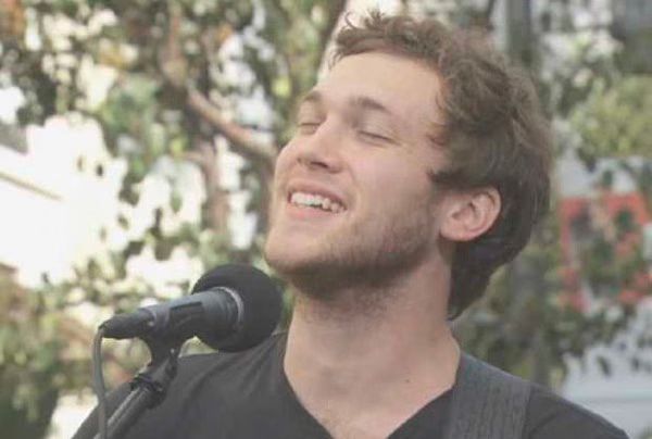 Phillip Phillips at the Grove on Extra  Video
